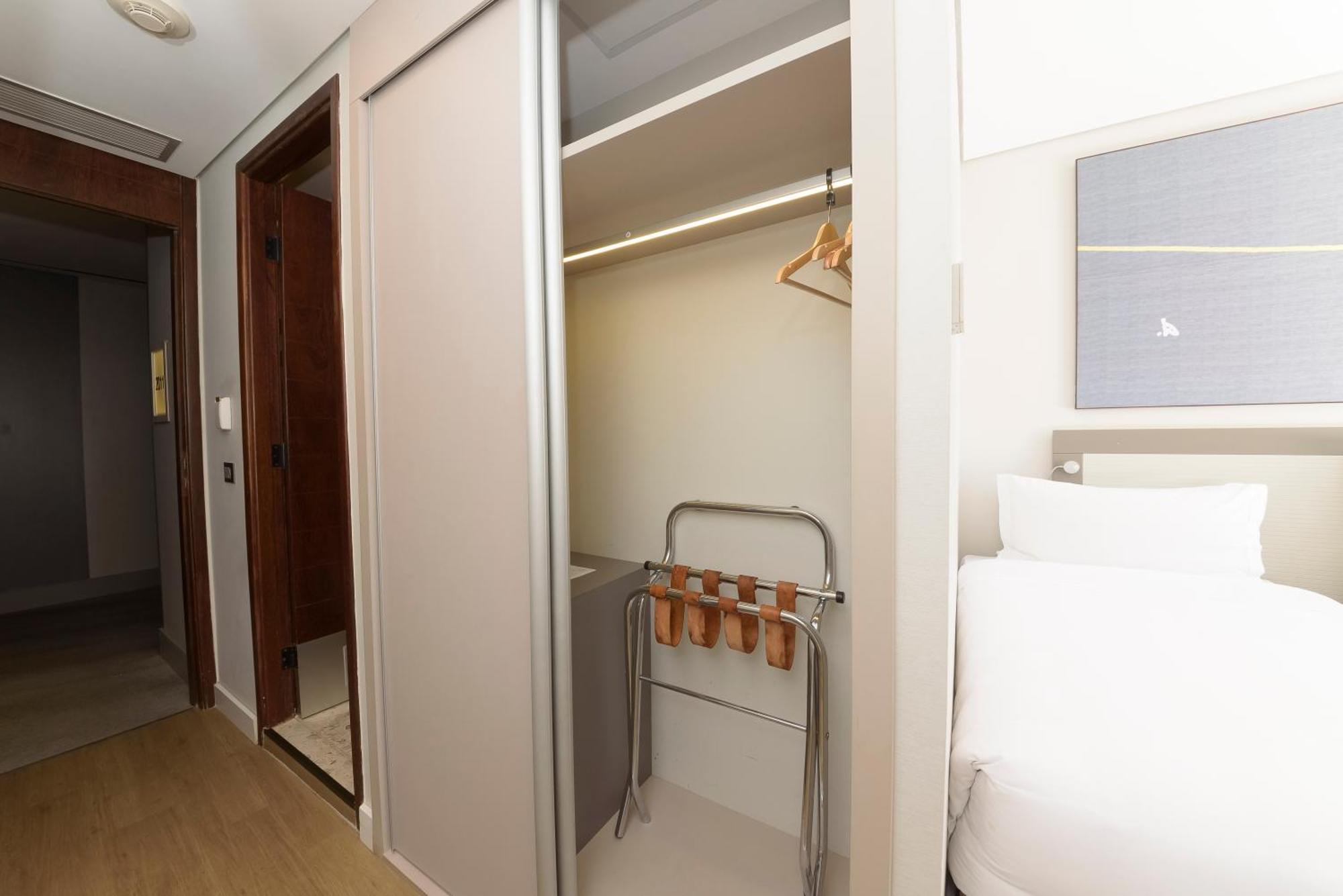 Royal Tulip Brasilia Alvorada Hotel Екстериор снимка A sliding door